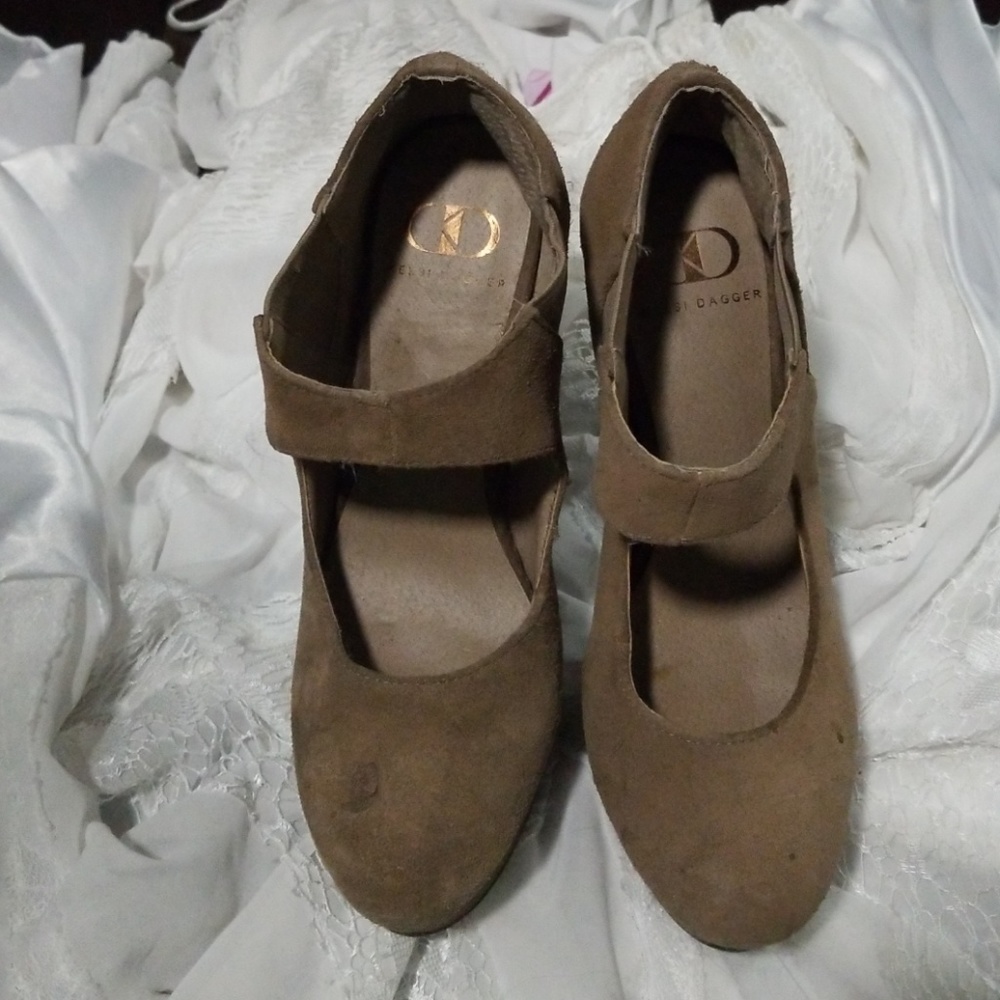 Kelsi Gagger pumps